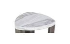 Table d'appoint contemporaine triangulaire en hévéa avec roulettes dissimulées