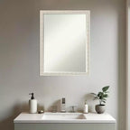 Miroir mural de salle de bain encadré en bois biseauté d'un demi-pouce