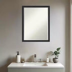 Miroir mural de salle de bain encadré en bois biseauté d'un demi-pouce