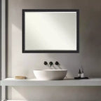 Miroir mural de salle de bain encadré en bois biseauté d'un demi-pouce