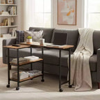Table d'appoint pivotante avec 3 étagères de rangement et roulettes verrouillables